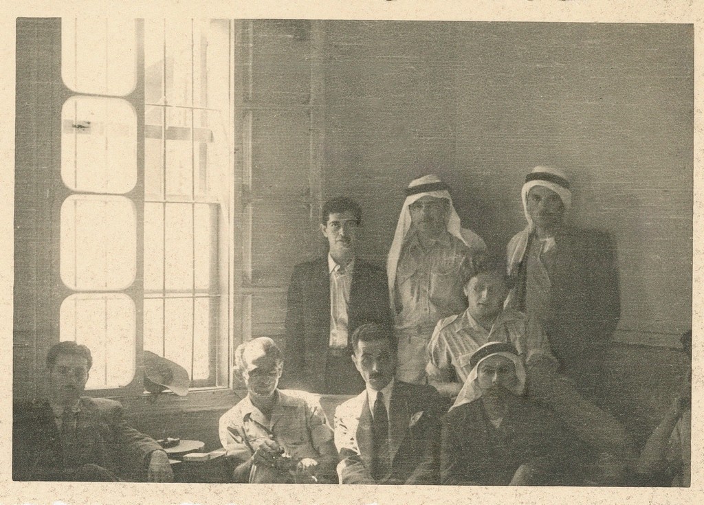 Arnošt Lustig s&nbsp;arabskými kolegy, 1948 – 1949
